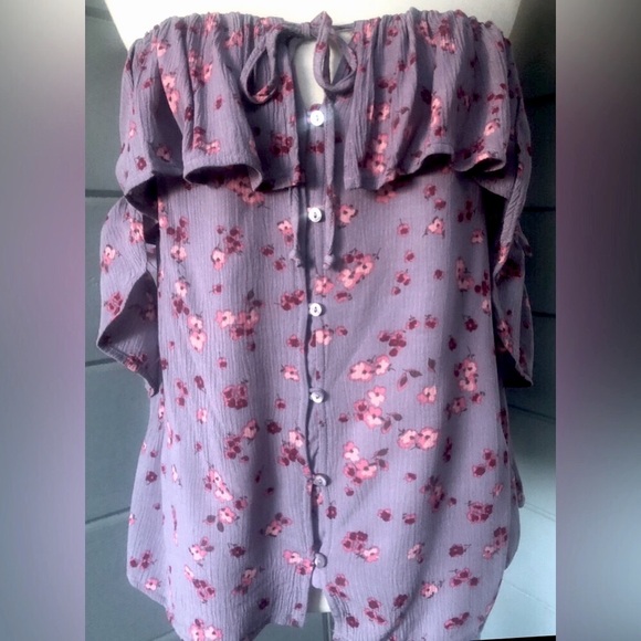 EXPRESS lavender floral ruffle front & sleeves can be Wear on or off shoulder. M - Picture 5 of 16